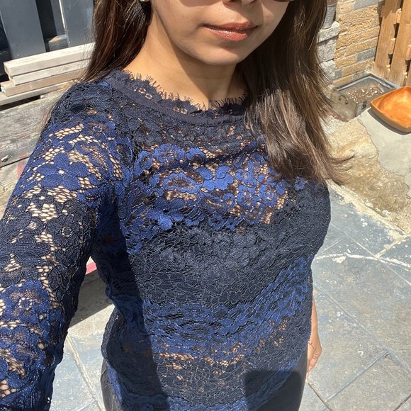 Lace top in Black & Blue (S) - Picture 8 of 9